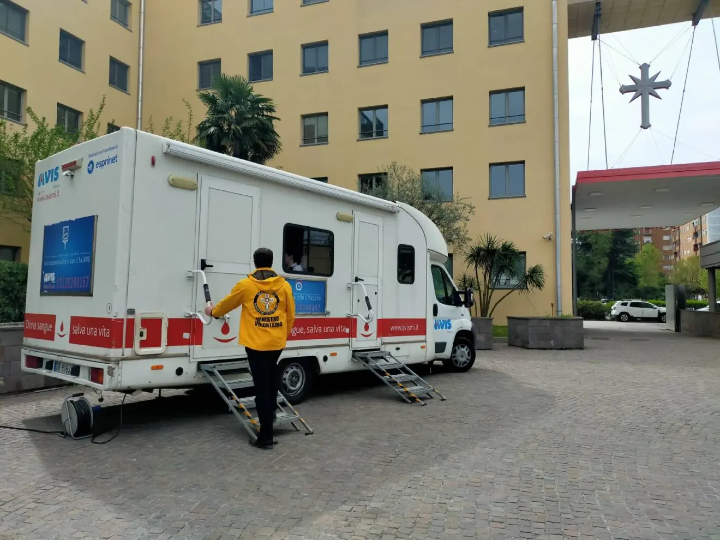 Blood-donation-Milano-1320x990.jpg